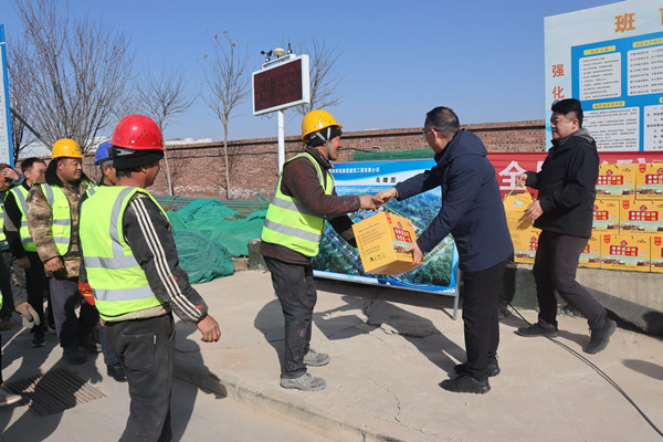 1737515588904365USMc.jpg 陜西環(huán)保集團工會開展2024年度冬季送溫暖慰問活動_副本.jpg